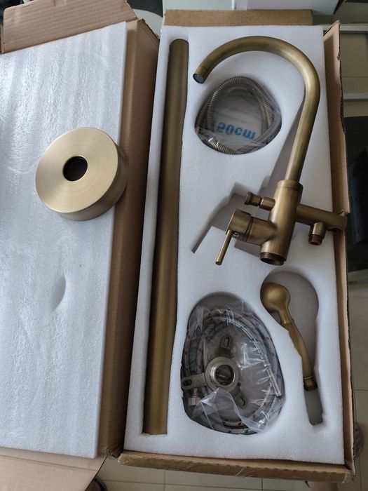 Torneira de pé em bronze