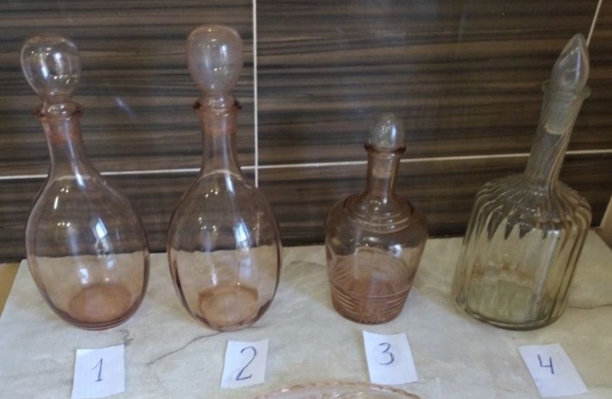 Стеклянные графины времён СССР и стеклянная ваза