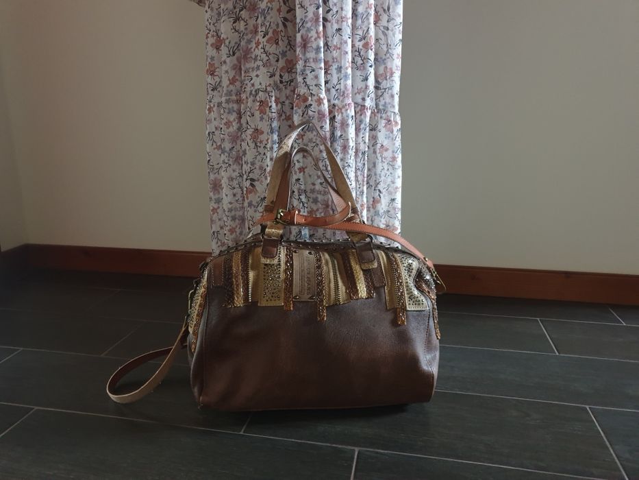 Mala castanha alça em pele