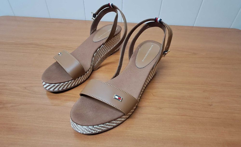 Sandálias TOMMY HILFIGER camel, novas a estrear, tam. 37
