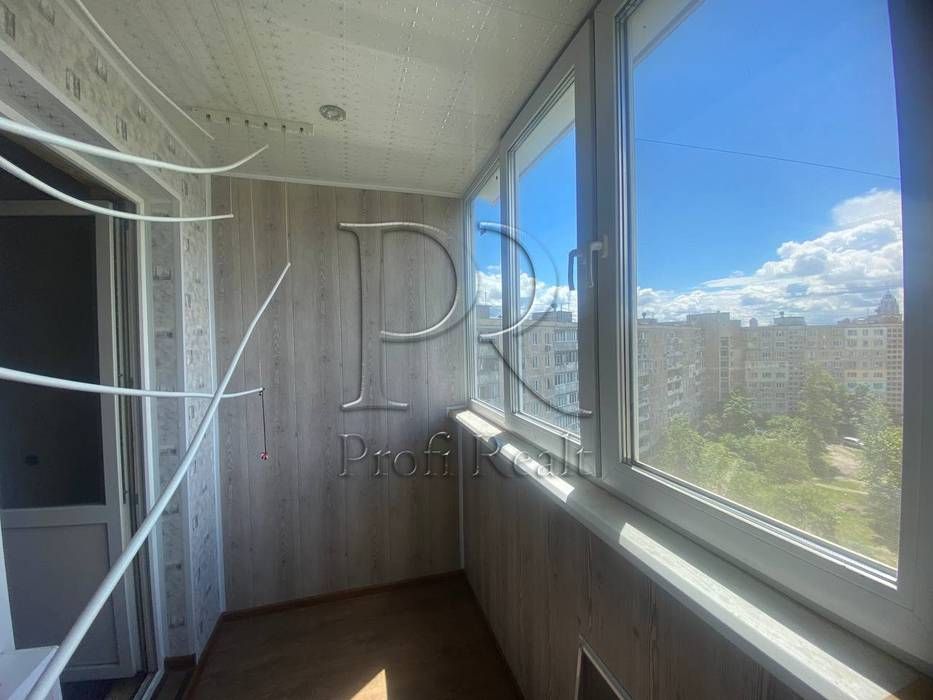 Продаж 2-ноі квартири по вул.Прирічна, Івасюка 5 ст.метро  Оболонь,Мінська