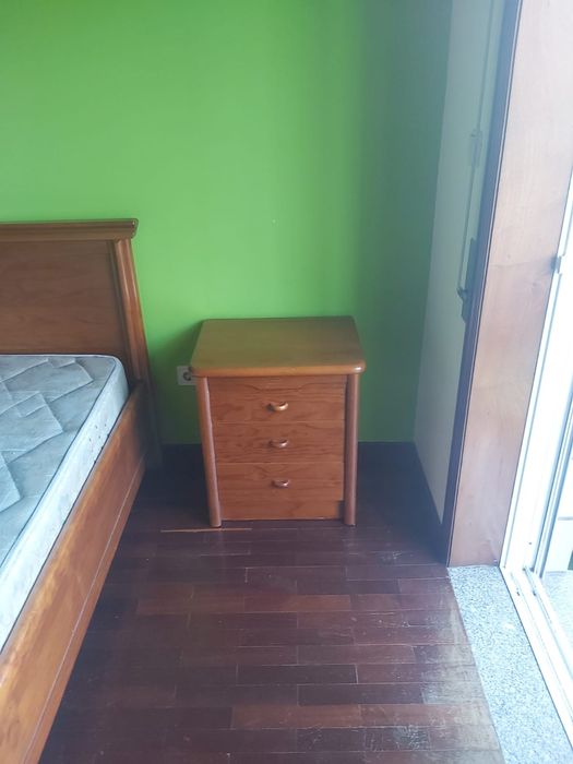 Cama solteiro em madeira