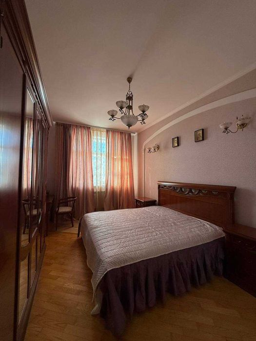 Оренда 3 кімнатної  квартири по вул. Мечникова 18