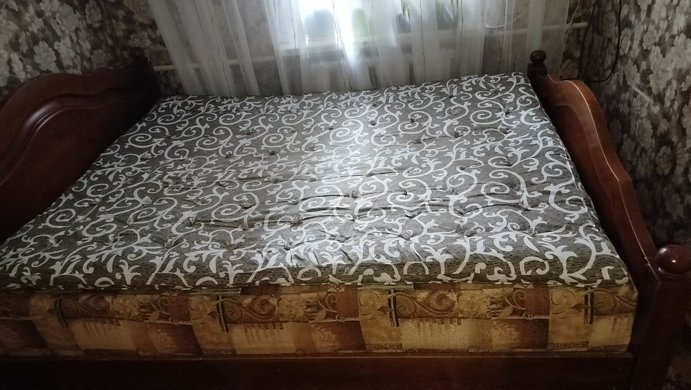 Кровать двуспальная.