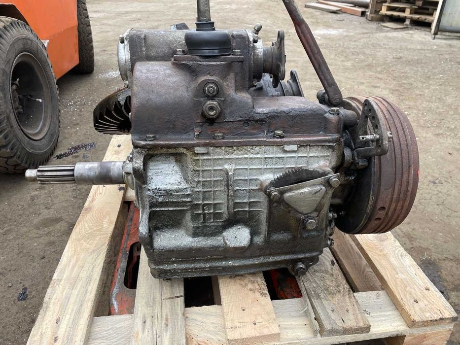 Продам КПП Зил 130-131 (коробка отбора мощности 68-Б ).