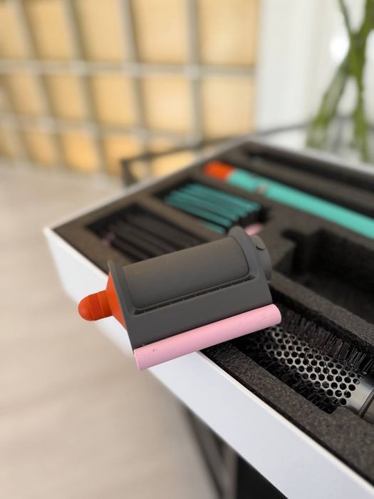 Стайлер для волосся з насадками у стилі Dyson