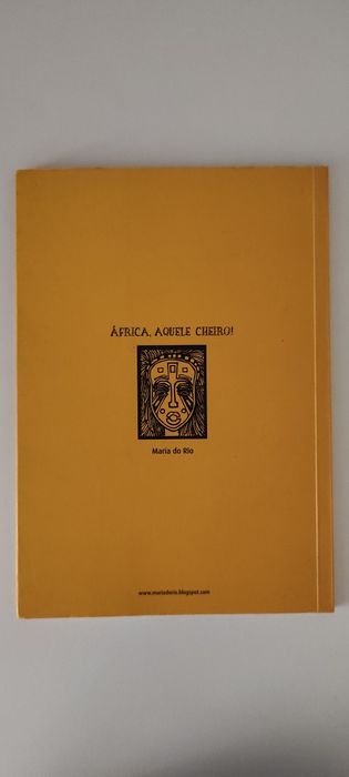 Livro "África, aquele cheiro" de Maria do Rio