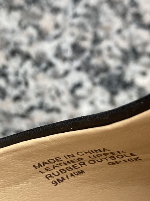 Czarne szpilki Michael Kors.
