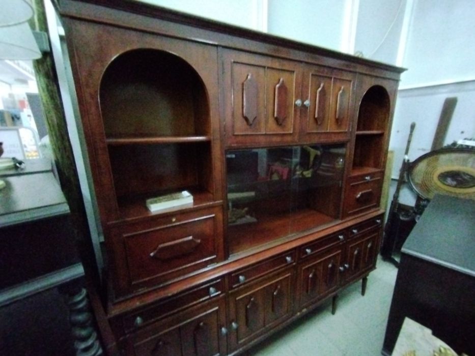 Móvel de sala muito antigo