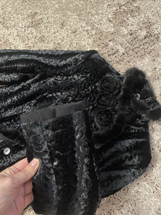 Жіноче пальто  під каракуль