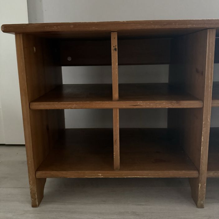 Drewniany regał / komoda z półkami – solidny, naturalne drewno