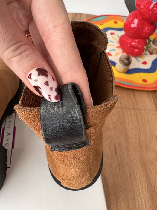 Zamszowe botki Strafivarius