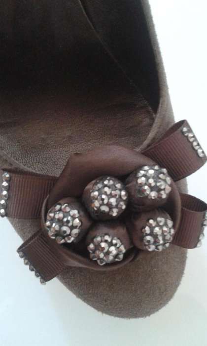 Sapatos nunca usados em pele genuína 38