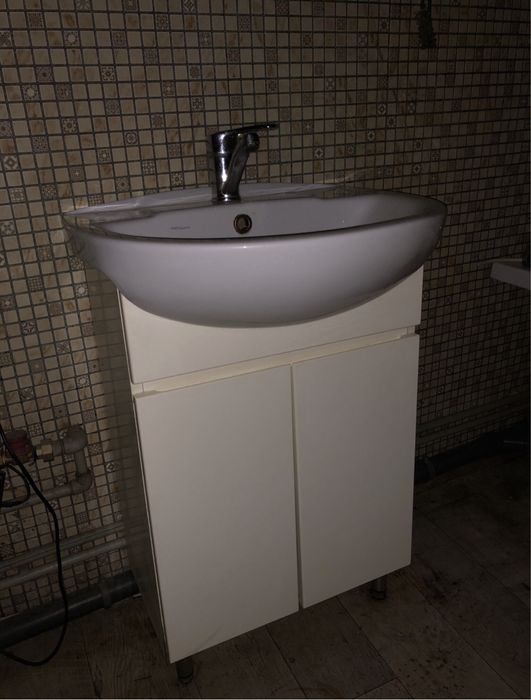 Умивальник комплект з тумбою в ванну