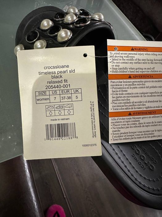 нові шльопанці Crocs