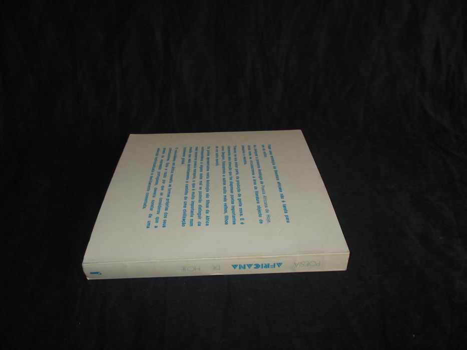Livro Poesia Africana de Hoje 1ª edição Futura