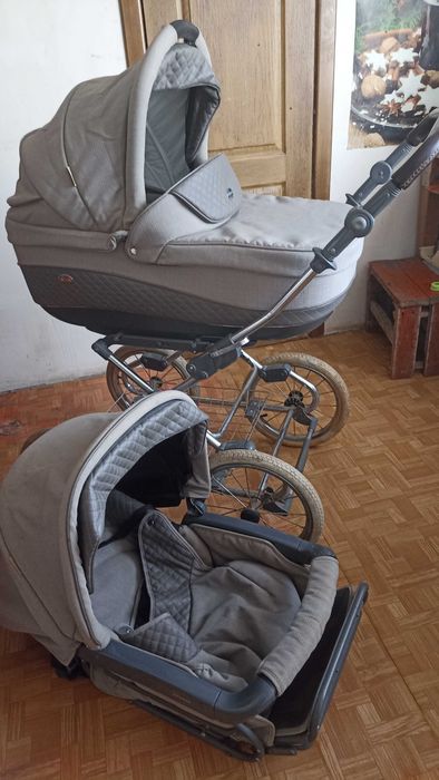 Коляска дитяча фірми Roan