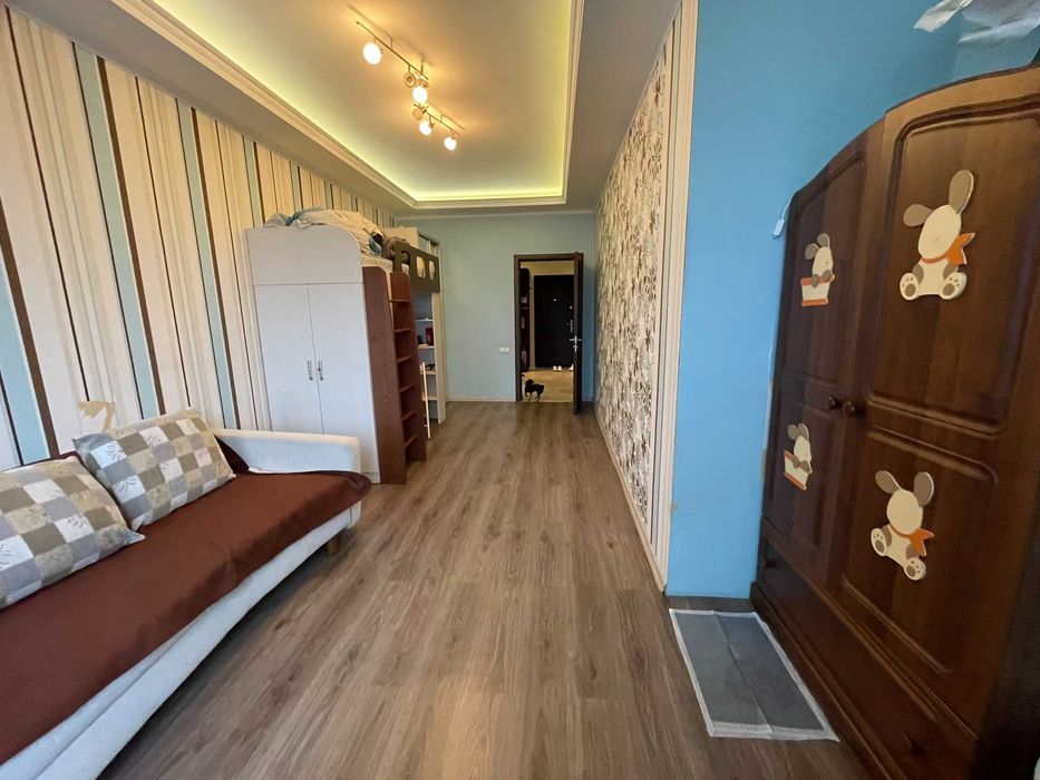 Большая семейная квартира 130м 6 этаж. Теплый дом, парковка во дворе.