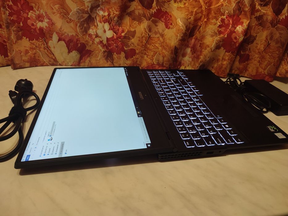 Ігровий ноутбук Lenovo Legion 144Гц / i7-8750H / GTX 1060 / 8 GB