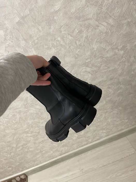Продам шкіряні Челсі  зима 35-36