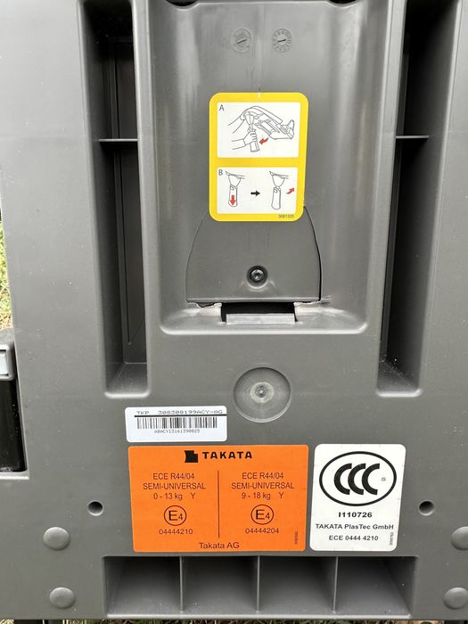 Fotelik samochodowy Audi z bazą 9-18 kg