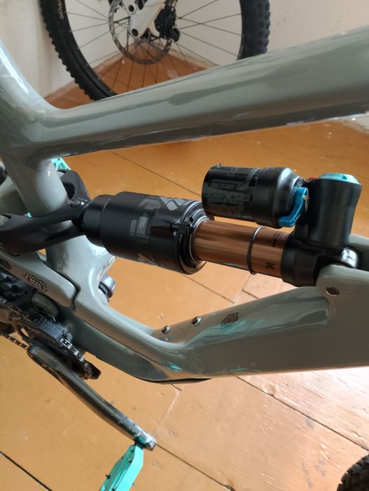 Fox X2 230/65 YT capra damper