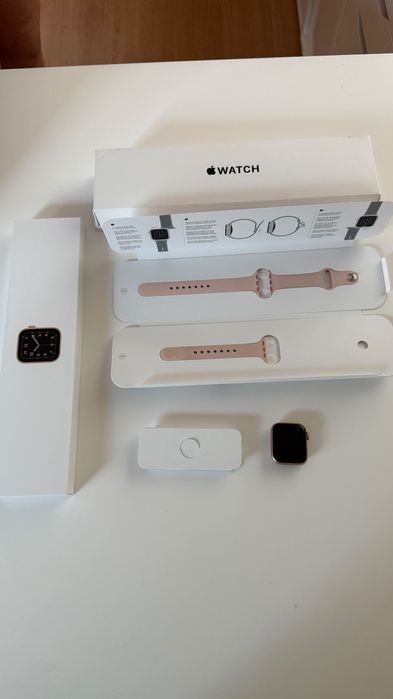 Apple Watch Series SE 40 mm - Alumínio Dourado + Bracelete Rosa