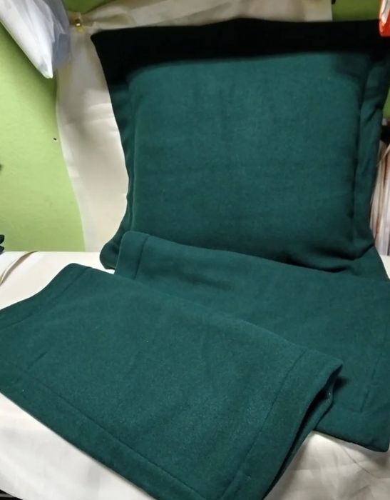Capas de almofadas em verde escuro