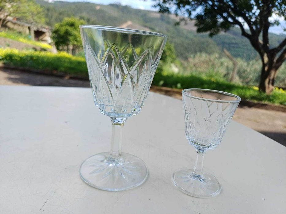 Conjunto de 12 copos de pé alto / colecção