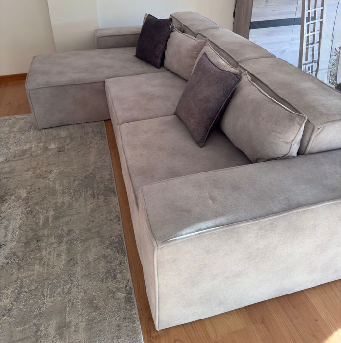 Sofá chaiselongue cinza