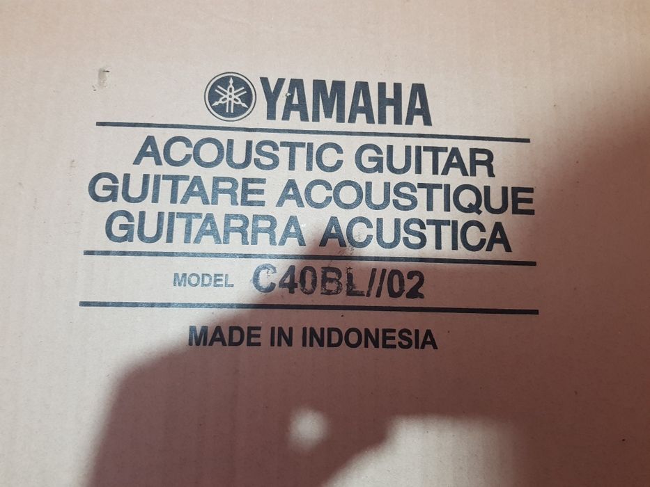 Guitarra acústica Yamaha so hoje 50 euros