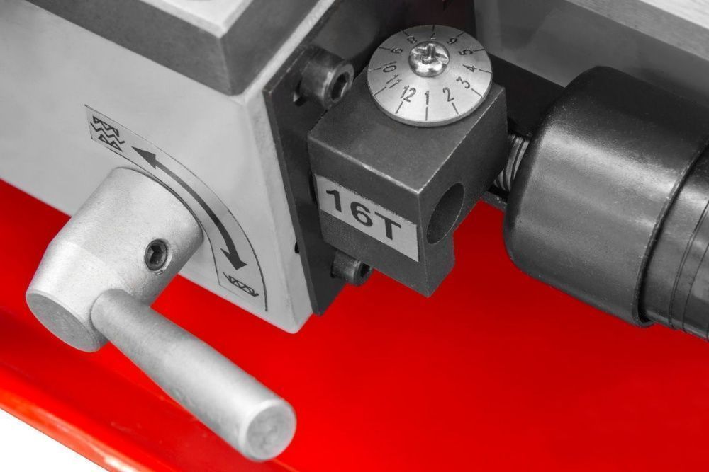 Torno mecânico para metal marca austríaca 300 mm entre pontos JL20