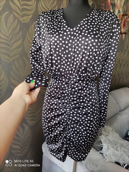Czarna sukienka w stokrotki marszczony dół S 36