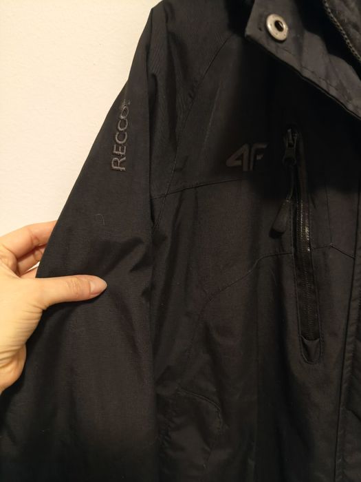 Czarna kurtka 4F