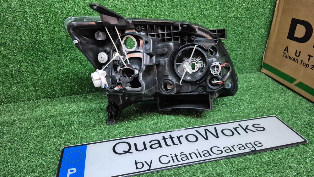Otica Farol Esquerdo Toyota Avensis T25 2003 a 2006 Ref. 212-11F3L-LD-EM NOVO