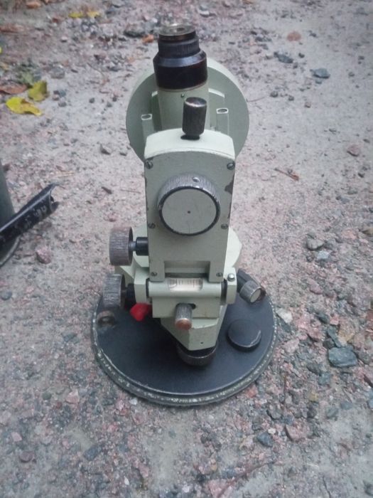 Теодолит Т30. СССР. 1980г. Рабочий.