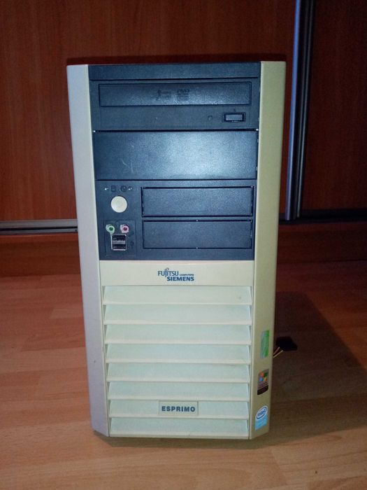 Fujitsu esprimo P5710