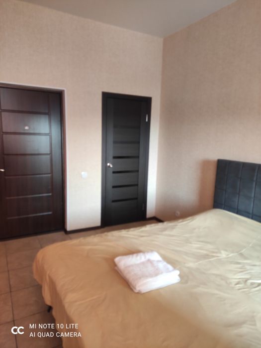 Сдам свою квартиру возле метро, без агенских, срочно парковка