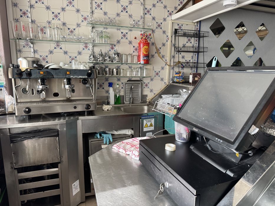 Arrenda-se Café Pronto a Funcionar