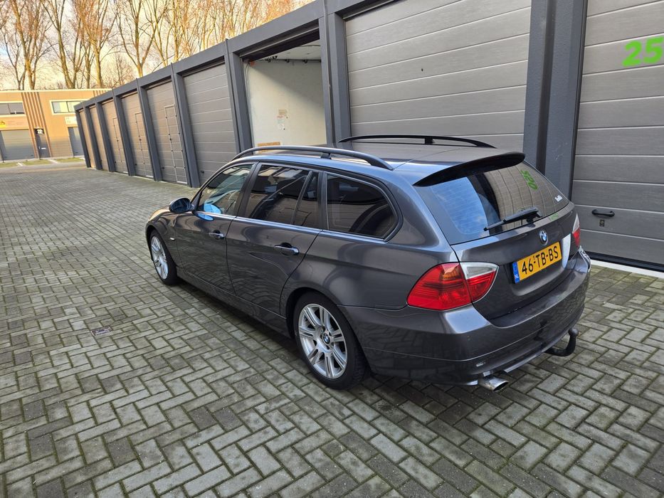 BMW e91         .