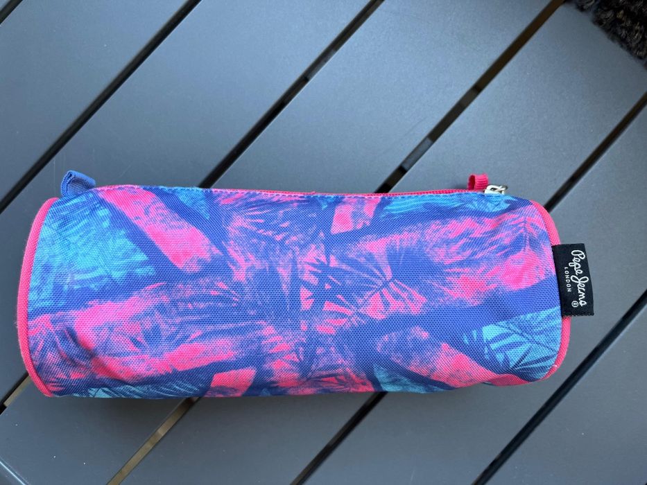 Estojo escolar cilíndrico Pepe Jeans