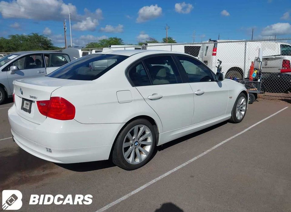 BMW E90 328i 2011 części