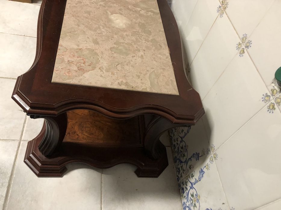 Mesinha em madeira e granito rosa