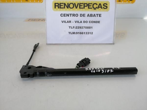 Encaixe de cinto frente direito RENAULT Clio III (BR0/1, CR0/1)