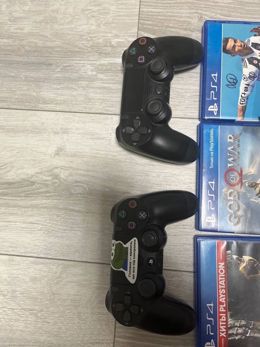 Продам ps4 pro на 1тб