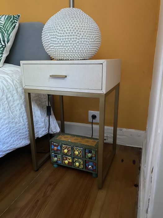 Mesa de cabeceira area