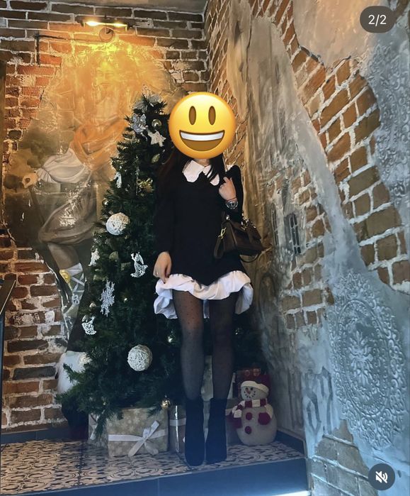 Сукня чорна з білим знімним коміром