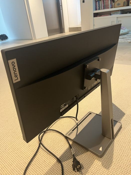 Lenovo   monitor