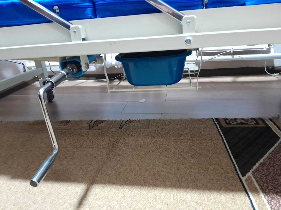 механічне медичне фунуціональне ліжко з туалетом MED1-C15