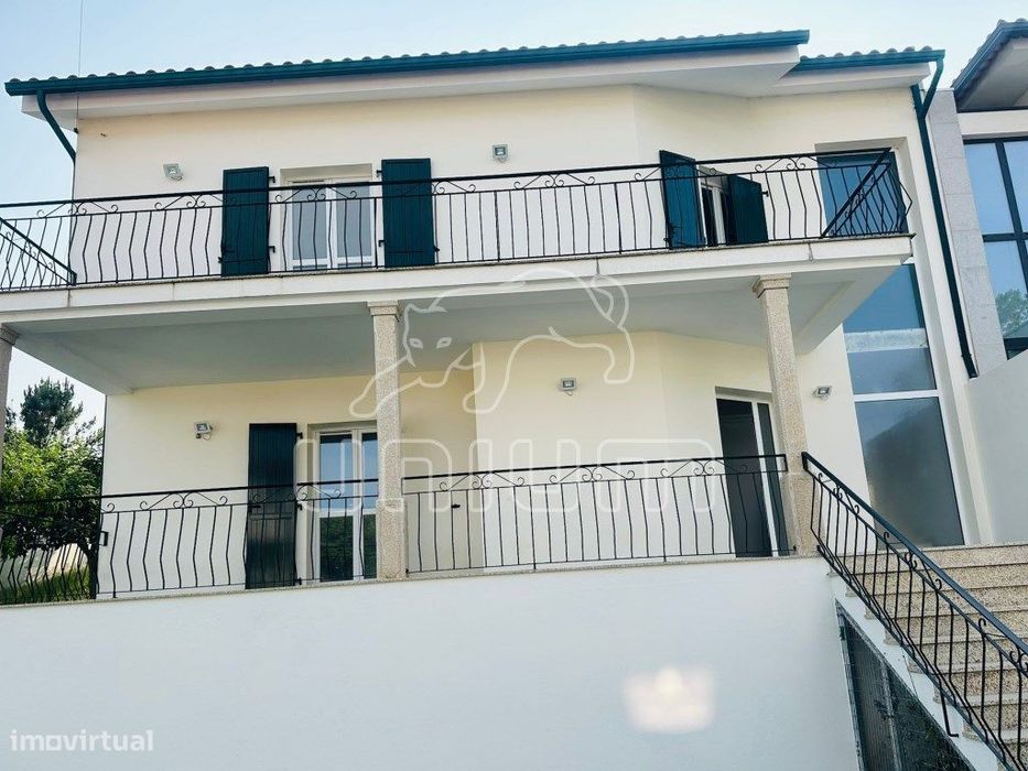 Moradia T5 - Vila Nova de Anha